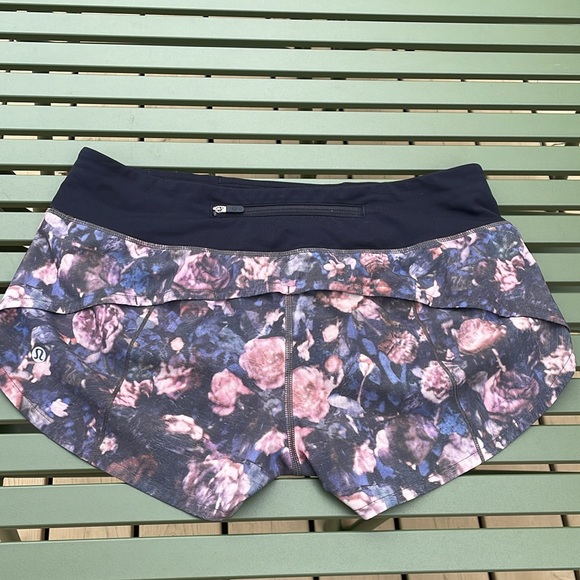 Lululemon Speed Up Short 2.5” Frosted Rose Multi Black  W7AR6R   Size 6 - Picture 2 of 7